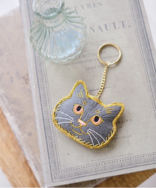 Nyatelier/ニャトリエ〉ハンドメイド 刺繍 猫キーホルダー
