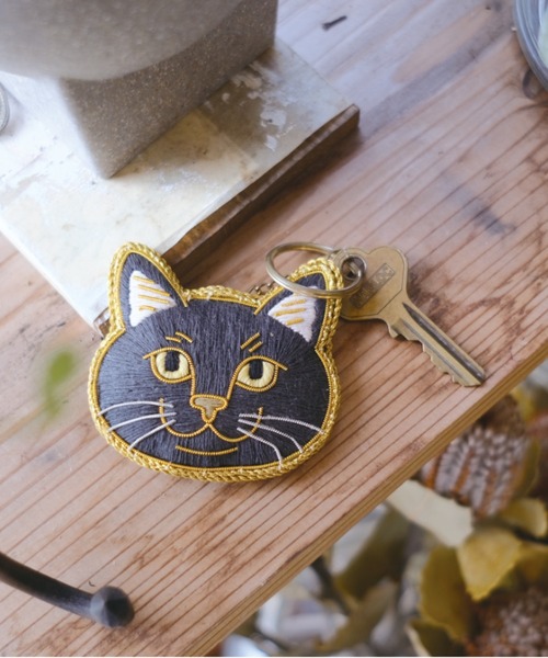 Nyatelier/ニャトリエ〉ハンドメイド 刺繍 猫キーホルダー
