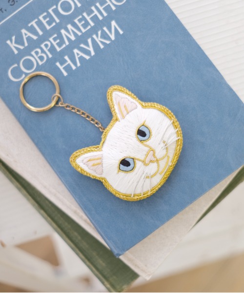 Nyatelier/ニャトリエ〉ハンドメイド 刺繍 猫キーホルダー