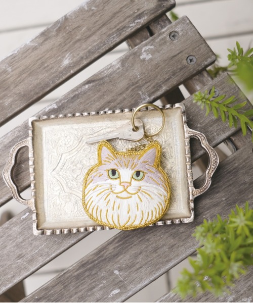 Nyatelier/ニャトリエ〉ハンドメイド 刺繍 猫キーホルダー