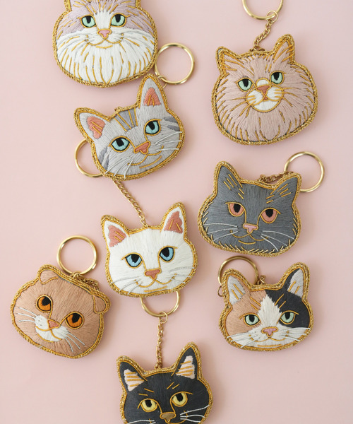 Nyatelier/ニャトリエ〉ハンドメイド 刺繍 猫キーホルダー