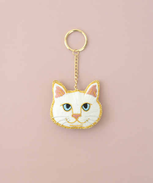 Nyatelier/ニャトリエ〉ハンドメイド 刺繍 猫キーホルダー