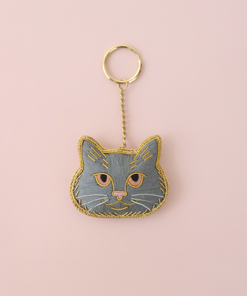 Nyatelier/ニャトリエ〉ハンドメイド 刺繍 猫キーホルダー