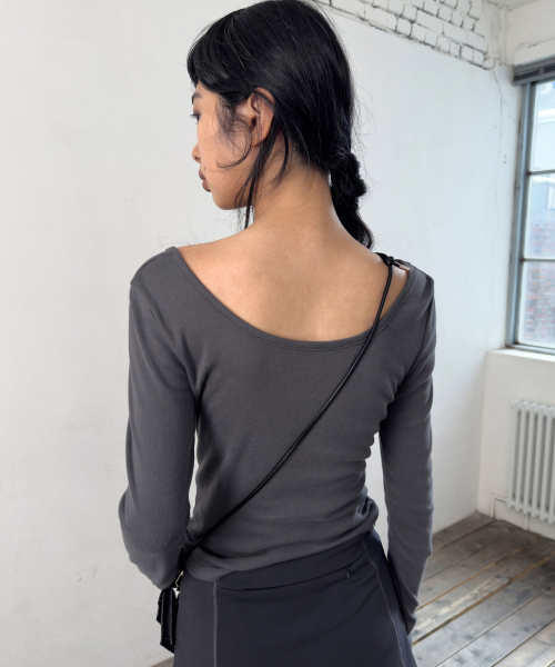PORTERNA（ポルテナ）の「GRAPHIC U-NECK LONG SLEEVE T-SHIRT-CHARCOAL（Tシャツ/カットソー・レディース・その他・X-SMALL）」の12枚目の写真