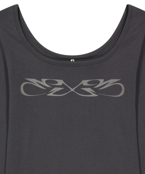 PORTERNA（ポルテナ）の「GRAPHIC U-NECK LONG SLEEVE T-SHIRT-CHARCOAL（Tシャツ/カットソー・レディース・その他・X-SMALL）」の3枚目の写真