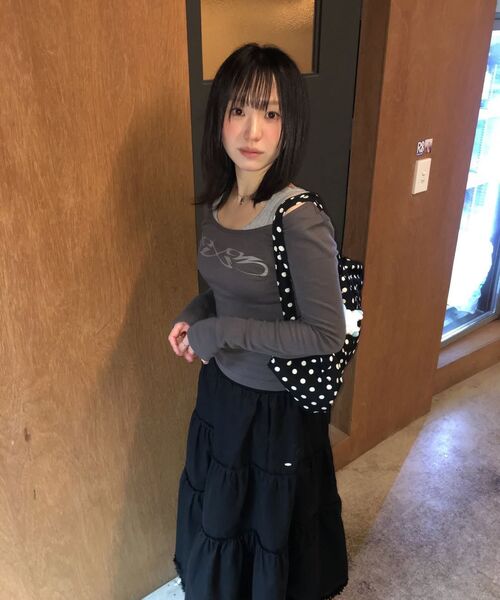 PORTERNA（ポルテナ）の「GRAPHIC U-NECK LONG SLEEVE T-SHIRT-CHARCOAL（Tシャツ/カットソー・レディース・その他・X-SMALL）」の2枚目の写真