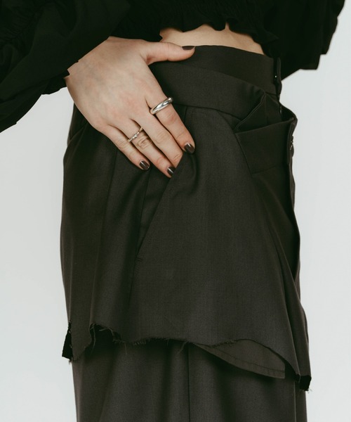 Knuth Marf(クヌースマーフ)の「Knuth Marf cut layered mid lengthskirt(スカート・レディース・ブラック・X-SMALL/SMALL)」の16枚目の写真
