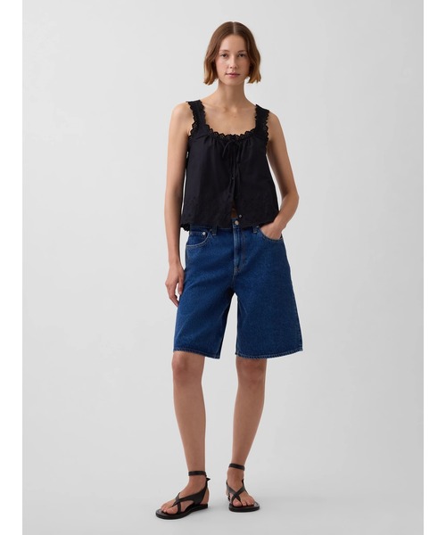 GAP(ギャップ)の「ミッドライズ ロングライン デニムショートパンツ(デニムパンツ・レディース・インディゴブルー・26/25/24/23/30/29/28/27)」の2枚目の写真