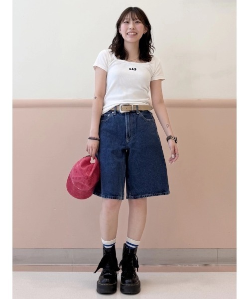 GAP(ギャップ)の「ミッドライズ ロングライン デニムショートパンツ(デニムパンツ・レディース・インディゴブルー・26/25/24/23/30/29/28/27)」の7枚目の写真