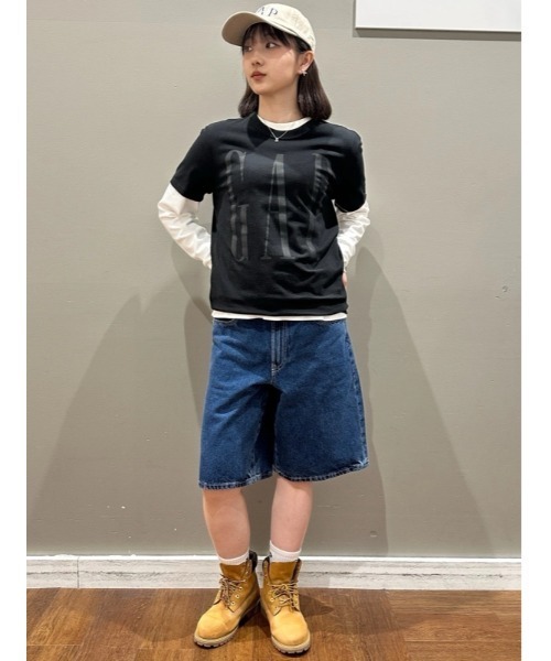 GAP(ギャップ)の「ミッドライズ ロングライン デニムショートパンツ(デニムパンツ・レディース・インディゴブルー・26/25/24/23/30/29/28/27)」の8枚目の写真