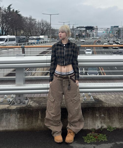 INDUST(インダスト)の「ピグメントウォッシュドカーゴワイドパンツ_ベージュ(その他パンツ・レディース・ベージュ・1(S)/2(M)/3(L))」の5枚目の写真