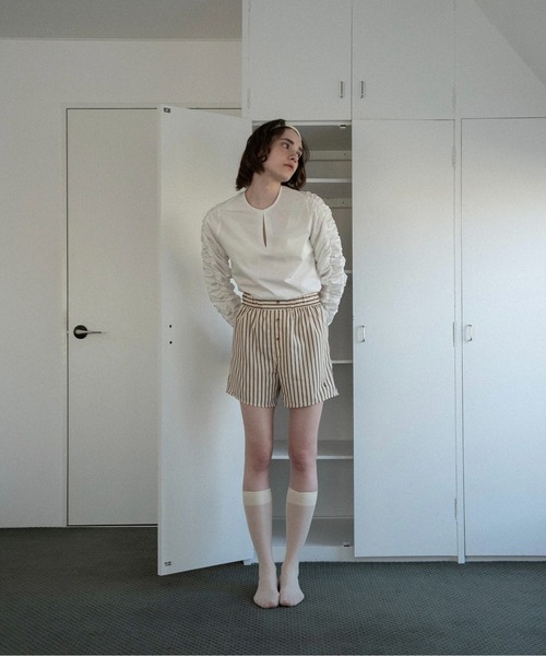 lawgy(ラウジー)の「whip sleeve front hole blouse / ホイップスリーブフロントホールブラウス(シャツ/ブラウス・レディース・ホワイト/ブルー/ピンク・FREE)」の6枚目の写真