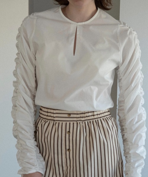 lawgy(ラウジー)の「whip sleeve front hole blouse / ホイップスリーブフロントホールブラウス(シャツ/ブラウス・レディース・ホワイト/ブルー/ピンク・FREE)」の4枚目の写真