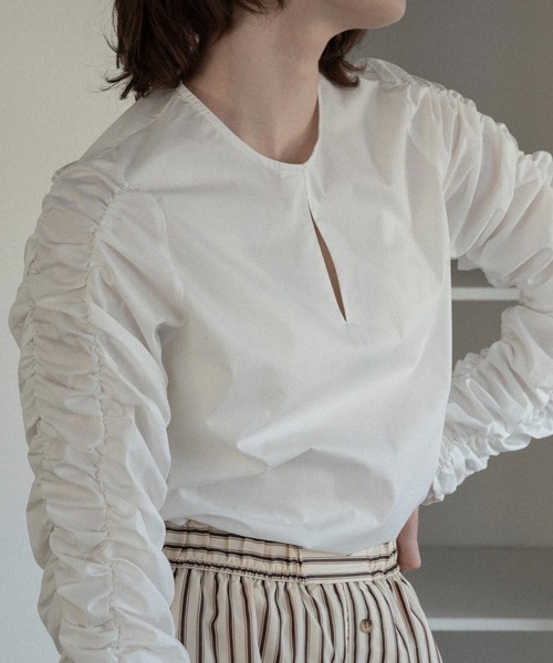 lawgy(ラウジー)の「whip sleeve front hole blouse / ホイップスリーブフロントホールブラウス(シャツ/ブラウス・レディース・ホワイト/ブルー/ピンク・FREE)」の5枚目の写真