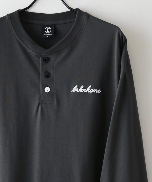 brknhome(ブロークンホーム)の「【BRKNHOME/ブロークンホーム】×【ZERO STAIN/ゼロステイン】コラボ 7分袖 ヘンリーネック Tシャツ 汗ジミ防止 UVカット 防汚効果 チェーン刺繍 ブランドロゴ オーバーサイズ ユニセックス(Tシャツ/カットソー・メンズ・オフホワイト/ホワイト/スミクロ・MEDIUM/LARGE)」の3枚目の写真