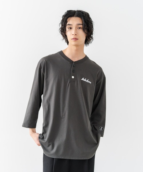 brknhome(ブロークンホーム)の「【BRKNHOME/ブロークンホーム】×【ZERO STAIN/ゼロステイン】コラボ 7分袖 ヘンリーネック Tシャツ 汗ジミ防止 UVカット 防汚効果 チェーン刺繍 ブランドロゴ オーバーサイズ ユニセックス(Tシャツ/カットソー・メンズ・オフホワイト/ホワイト/スミクロ・MEDIUM/LARGE)」の16枚目の写真