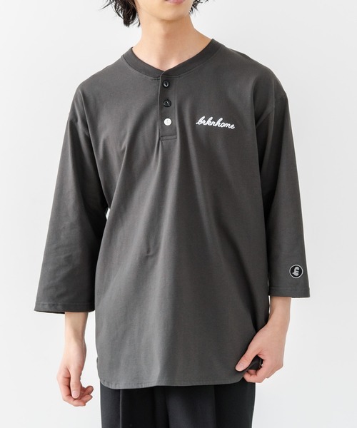 brknhome(ブロークンホーム)の「【BRKNHOME/ブロークンホーム】×【ZERO STAIN/ゼロステイン】コラボ 7分袖 ヘンリーネック Tシャツ 汗ジミ防止 UVカット 防汚効果 チェーン刺繍 ブランドロゴ オーバーサイズ ユニセックス(Tシャツ/カットソー・メンズ・オフホワイト/ホワイト/スミクロ・MEDIUM/LARGE)」の19枚目の写真