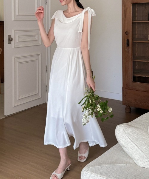 FREE STYLISTS(フリー スタイリスト)の「YUGA_YGMC Korean style off-the-shoulder flared dress(ドレス・レディース・ブラック/ホワイト・FREE)」の2枚目の写真