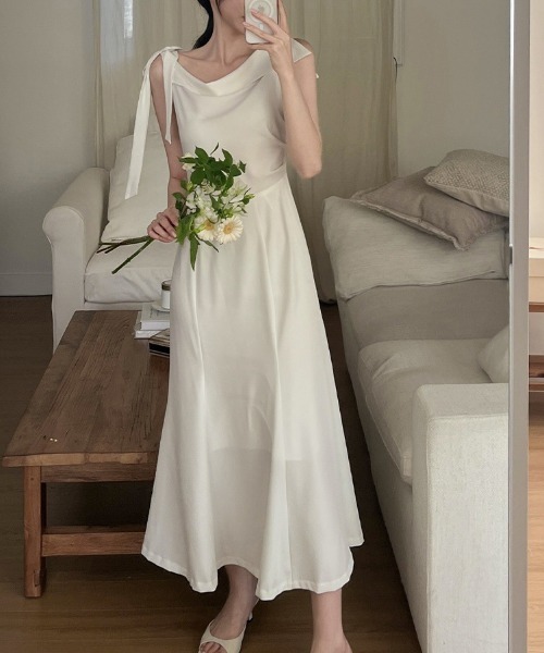 FREE STYLISTS(フリー スタイリスト)の「YUGA_YGMC Korean style off-the-shoulder flared dress(ドレス・レディース・ブラック/ホワイト・FREE)」の5枚目の写真
