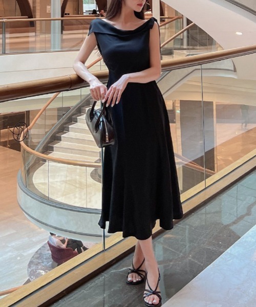 FREE STYLISTS(フリー スタイリスト)の「YUGA_YGMC Korean style off-the-shoulder flared dress(ドレス・レディース・ブラック/ホワイト・FREE)」の18枚目の写真
