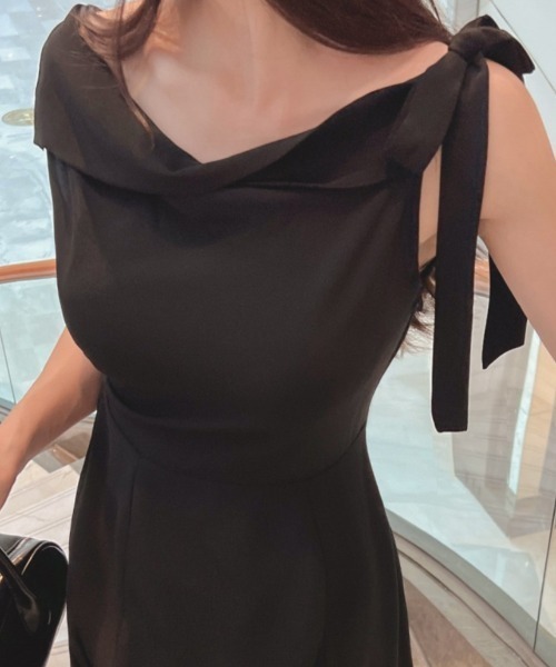 FREE STYLISTS(フリー スタイリスト)の「YUGA_YGMC Korean style off-the-shoulder flared dress(ドレス・レディース・ブラック/ホワイト・FREE)」の13枚目の写真