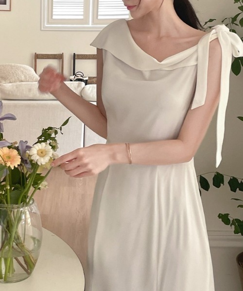 FREE STYLISTS(フリー スタイリスト)の「YUGA_YGMC Korean style off-the-shoulder flared dress(ドレス・レディース・ブラック/ホワイト・FREE)」の10枚目の写真