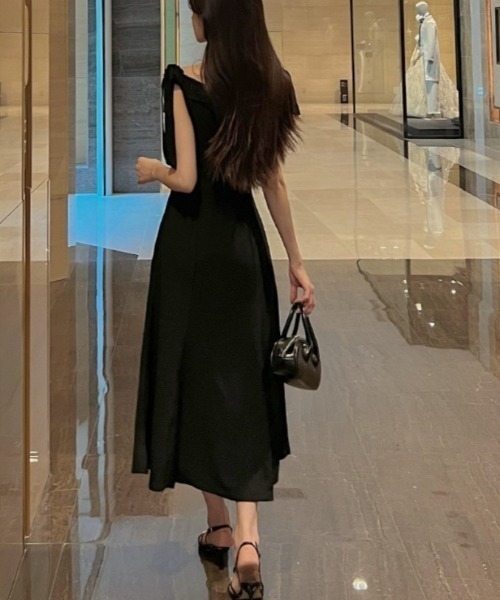 FREE STYLISTS(フリー スタイリスト)の「YUGA_YGMC Korean style off-the-shoulder flared dress(ドレス・レディース・ブラック/ホワイト・FREE)」の16枚目の写真
