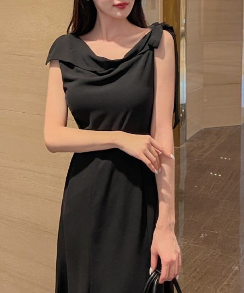FREE STYLISTS(フリー スタイリスト)の「YUGA_YGMC Korean style off-the-shoulder flared dress(ドレス・レディース・ブラック/ホワイト・FREE)」の14枚目の写真