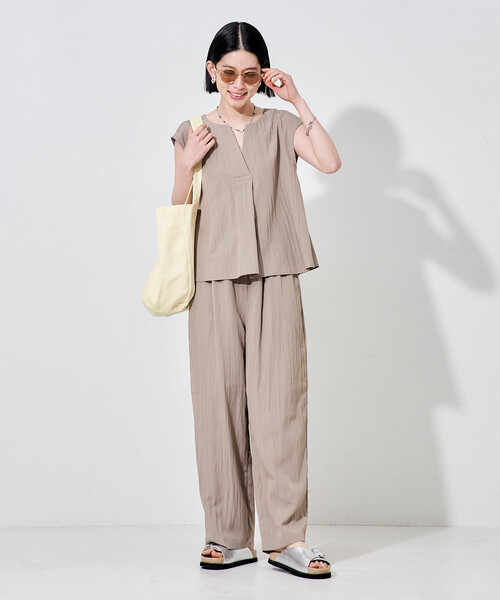 FREAK'S STORE(フリークスストア)の「【セットアイテム】 SUMMERCOOL スキッパーブラウスセットアップ/接触冷感(セットアップ・レディース・ダークネイビー/ブラック/ベージュ/ブラウン・MEDIUM/SMALL)」の13枚目の写真
