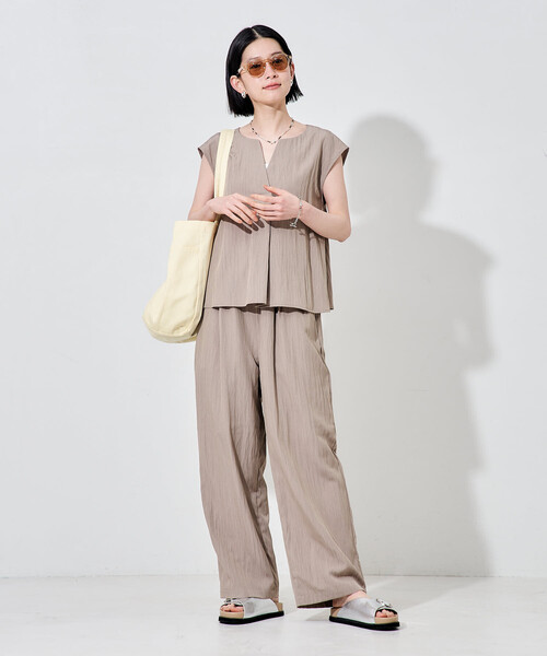 FREAK'S STORE(フリークスストア)の「【セットアイテム】 SUMMERCOOL スキッパーブラウスセットアップ/接触冷感(セットアップ・レディース・ダークネイビー/ブラック/ベージュ/ブラウン・MEDIUM/SMALL)」の14枚目の写真