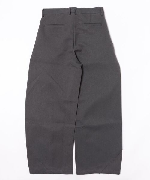 Chikashitsu +（チカシツプラス）の「【Chikashitsu +】Curve line wide pants / 【チカシツプラス】カーブラインワイドパンツ<着用動画あり>（スラックス・メンズ・ブラック/ブラウン/グレー・S/M）」の4枚目の写真
