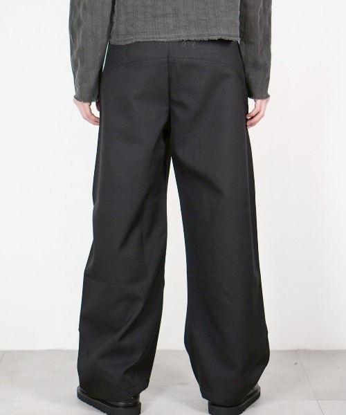 Chikashitsu +（チカシツプラス）の「【Chikashitsu +】Curve line wide pants / 【チカシツプラス】カーブラインワイドパンツ<着用動画あり>（スラックス・メンズ・ブラック/ブラウン/グレー・S/M）」の17枚目の写真