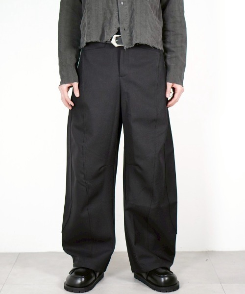 Chikashitsu +（チカシツプラス）の「【Chikashitsu +】Curve line wide pants / 【チカシツプラス】カーブラインワイドパンツ<着用動画あり>（スラックス・メンズ・ブラック/ブラウン/グレー・S/M）」の21枚目の写真
