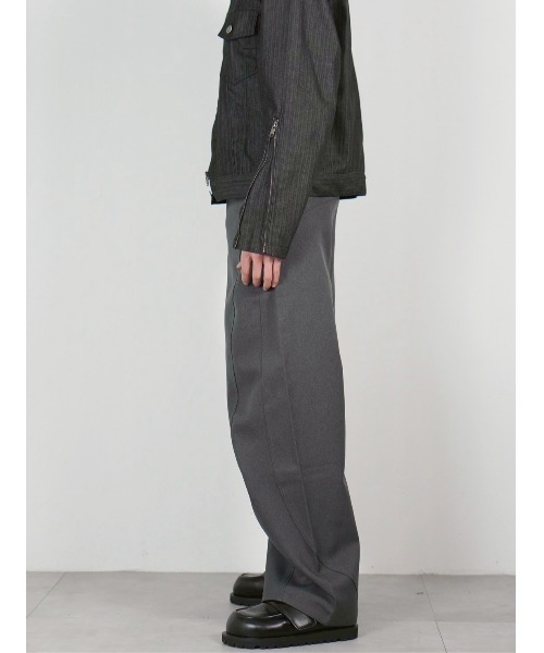 Chikashitsu +（チカシツプラス）の「【Chikashitsu +】Curve line wide pants / 【チカシツプラス】カーブラインワイドパンツ<着用動画あり>（スラックス・メンズ・ブラック/ブラウン/グレー・S/M）」の9枚目の写真