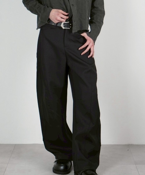 Chikashitsu +（チカシツプラス）の「【Chikashitsu +】Curve line wide pants / 【チカシツプラス】カーブラインワイドパンツ<着用動画あり>（スラックス・メンズ・ブラック/ブラウン/グレー・S/M）」の15枚目の写真