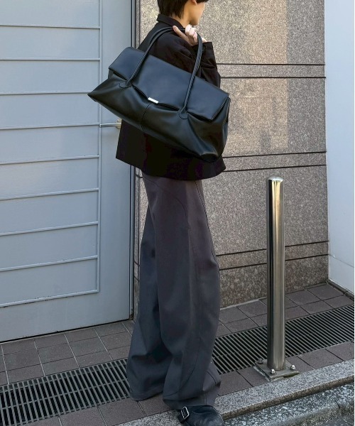 Chikashitsu +（チカシツプラス）の「【Chikashitsu +】Curve line wide pants / 【チカシツプラス】カーブラインワイドパンツ<着用動画あり>（スラックス・メンズ・ブラック/ブラウン/グレー・S/M）」の18枚目の写真