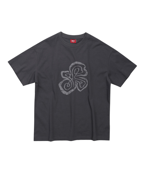 DESIRED（デシレッド）の「フロントグラフィック半袖Tシャツ-FBSK5808D09（Tシャツ/カットソー・メンズ・ダークグレー・MEDIUM/LARGE/X-LARGE）」の7枚目の写真