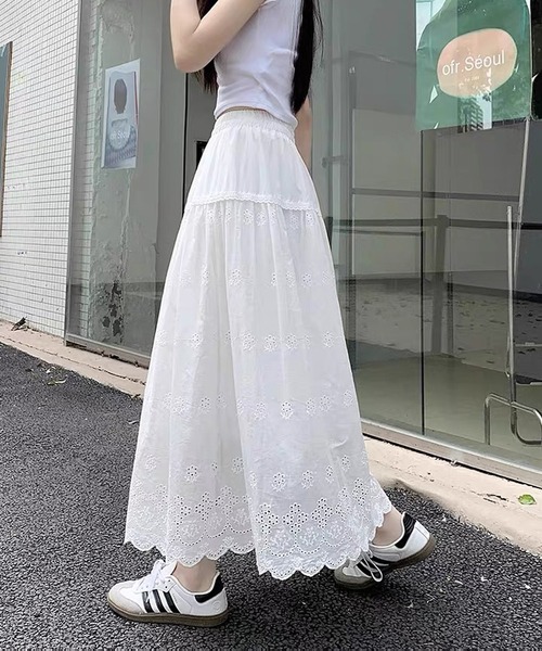 shopnikoniko（ショップニコニコ）の「フラワーパンチングレース 裾スカラップ刺繍 ロングスカート（スカート・レディース・ホワイト・フリー）」の13枚目の写真