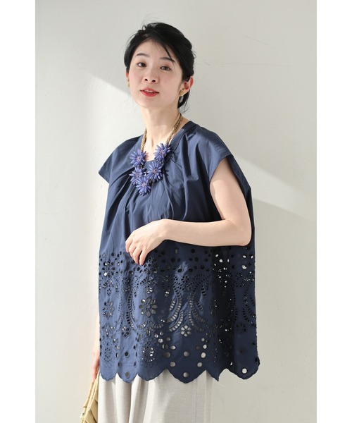 cawaii(カワイイ)の「(紺)日差しに透けるパンチングレースのブラウストップス(シャツ/ブラウス・レディース・ネイビー・FREE)」の14枚目の写真