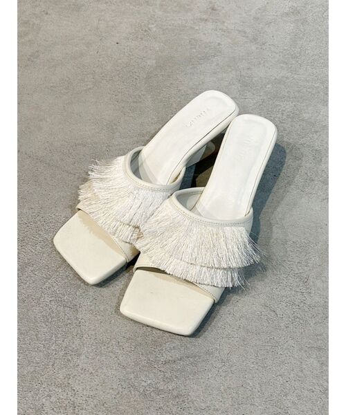 MURUA(ムルーア)の「フリンジサンダル(サンダル・レディース・アイボリー/ブラック・24.5/23.5)」の1枚目の写真