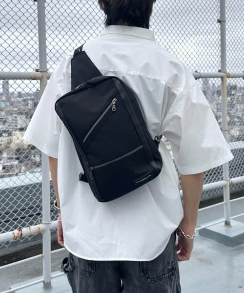 MAFA PACIFIC LIMITED（マファパシフィックリミテッド）の「[A4サイズ対応]簡易保冷温ポケット付き スクエアボディバッグ/ワンショルダー（ボディバッグ/ウエストポーチ・メンズ・ブラック/ダークブラック/グレー・FREE）」の14枚目の写真