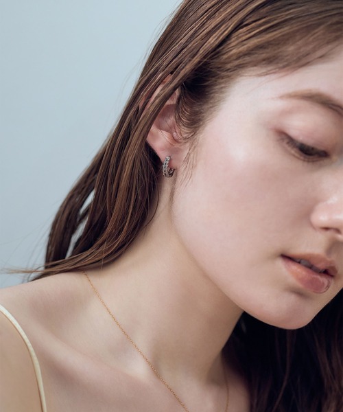 Jolie Toujours(ジョリトゥジュール)の「【汗や水に強い】〈ステンレス〉ロープツイストフープピアス(ピアス(両耳用)・レディース・シルバー/ゴールド・FREE)」の6枚目の写真
