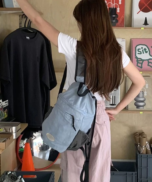LA VORAGINE（ラ ヴォラジネ）の「バイカラーナイロン　ロゴバッグパックリュック（バックパック/リュック・レディース・アイボリー/パープル/イエロー/ブルー/ピンク・FREE）」の22枚目の写真