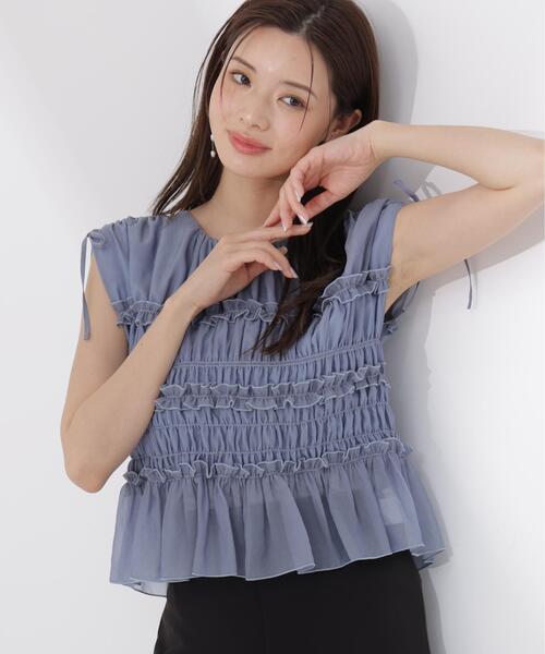 a/mie(アミー)の「【青島心さん着用】<a>シャーリングフリルブラウス / 1216219500 【WEB限定カラーあり】(シャツ/ブラウス・レディース・ブルー/グレー/ネイビー/ピンク/ホワイト・FREE)」の4枚目の写真