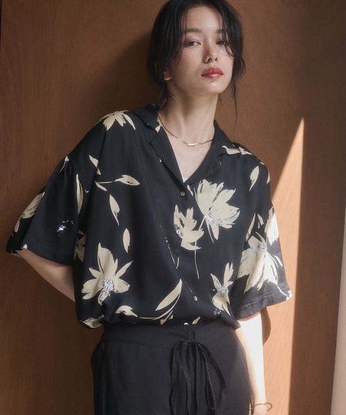hunch(ハンチ)の「レーヨン 柄プリント開襟シャツ(シャツ/ブラウス・レディース・ブラック系その他/グリーン系その他・FREE)」の2枚目の写真