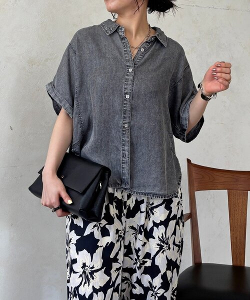 un dix cors(アンディコール)の「デニムハーフスリーブシャツ(シャツ/ブラウス・レディース・グレー/サックスブルー/インディゴブルー・FREE)」の2枚目の写真