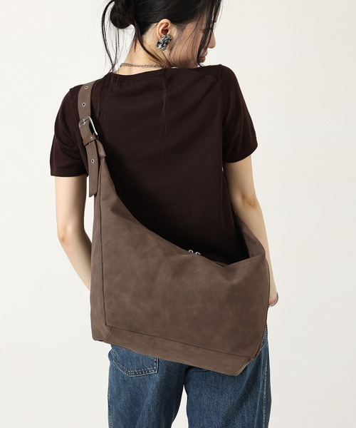 style code(スタイルコード)の「ZOZO限定【STYLE CODE/スタイルコード】ユニセックス ワンショルダーバッグ 大容量サイズA4 ミニマルホーボーバッグ ZOZO LIMITED MODEL(ショルダーバッグ・レディース・ブラック/ダークブラウン/カーキ・FREE)」の3枚目の写真