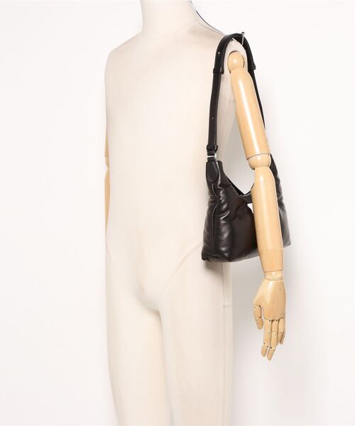 Maison Margiela(メゾンマルジェラ)の「Maison Margiela GLAM SLAM HOBO SMALL(ショルダーバッグ・レディース・ブラック・FREE)」の3枚目の写真