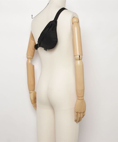 MELO(メロ)の「【MELO】メロ/EXTRA SMALL FANNY PACK(XSサイズ) MADE IN USA(New York)(ボディバッグ/ウエストポーチ・メンズ・レッド/ブラック/ベージュ系その他/ブラック系その他/オレンジ/ロイヤルブルー/その他1/その他2・FREE)」の1枚目の写真
