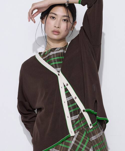 K.T KIYOKO TAKASE(キヨコタカセ)の「カラートリミング ニットカーディガン(カーディガン/ボレロ・レディース・ブラウン/ネイビー・FREE)」の1枚目の写真